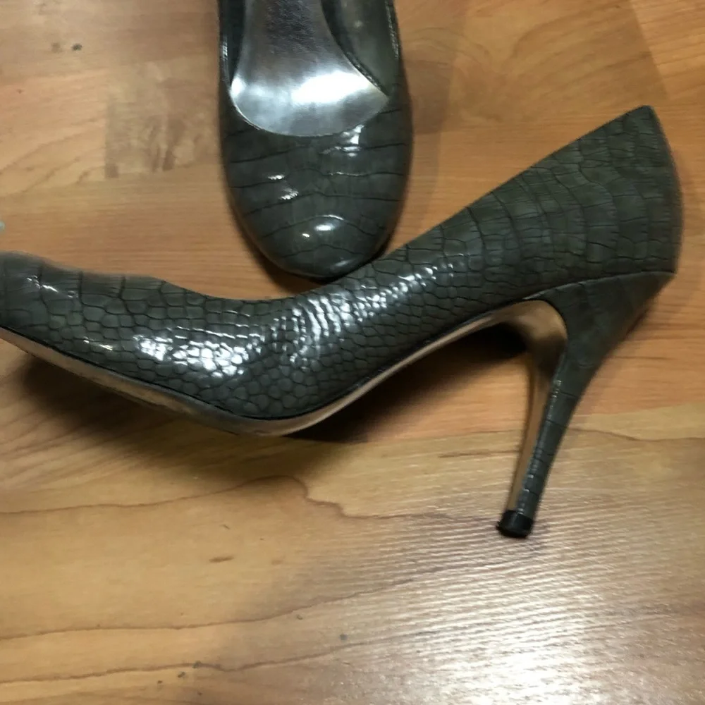 Jessica Simpson Round Toe Pump - Picture 6 of 10